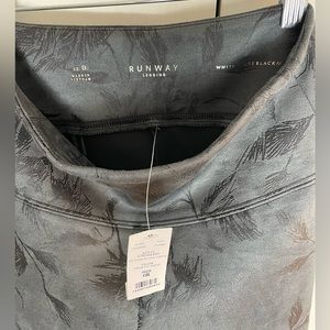 White House Black Market ultra suede runway leggings gray floral print size 0R